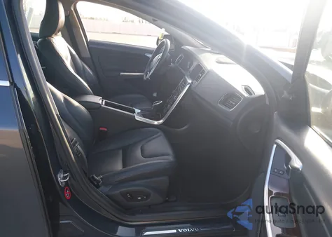 2014 Volvo S60 T5 Platinum z USA, uszkodzony, nr VIN YV1612FSXE1285751